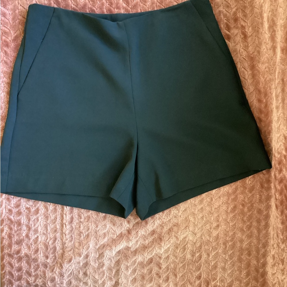 Ann Taylor Black Crepe Shorts. Great Condition. Size 6.